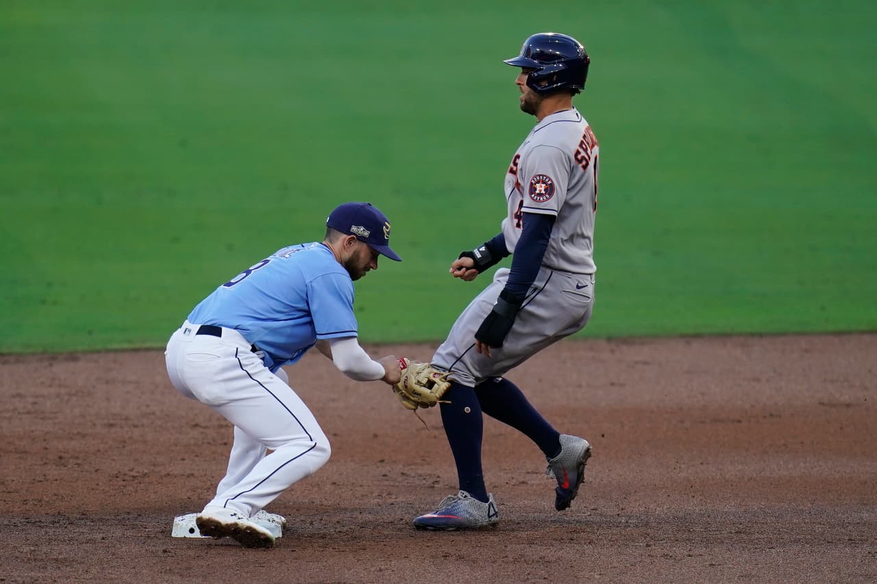 En dos entradas seguidas, los Rays consiguen la voltereta sobre los Astros y aseguran la victoria en el juego 1.