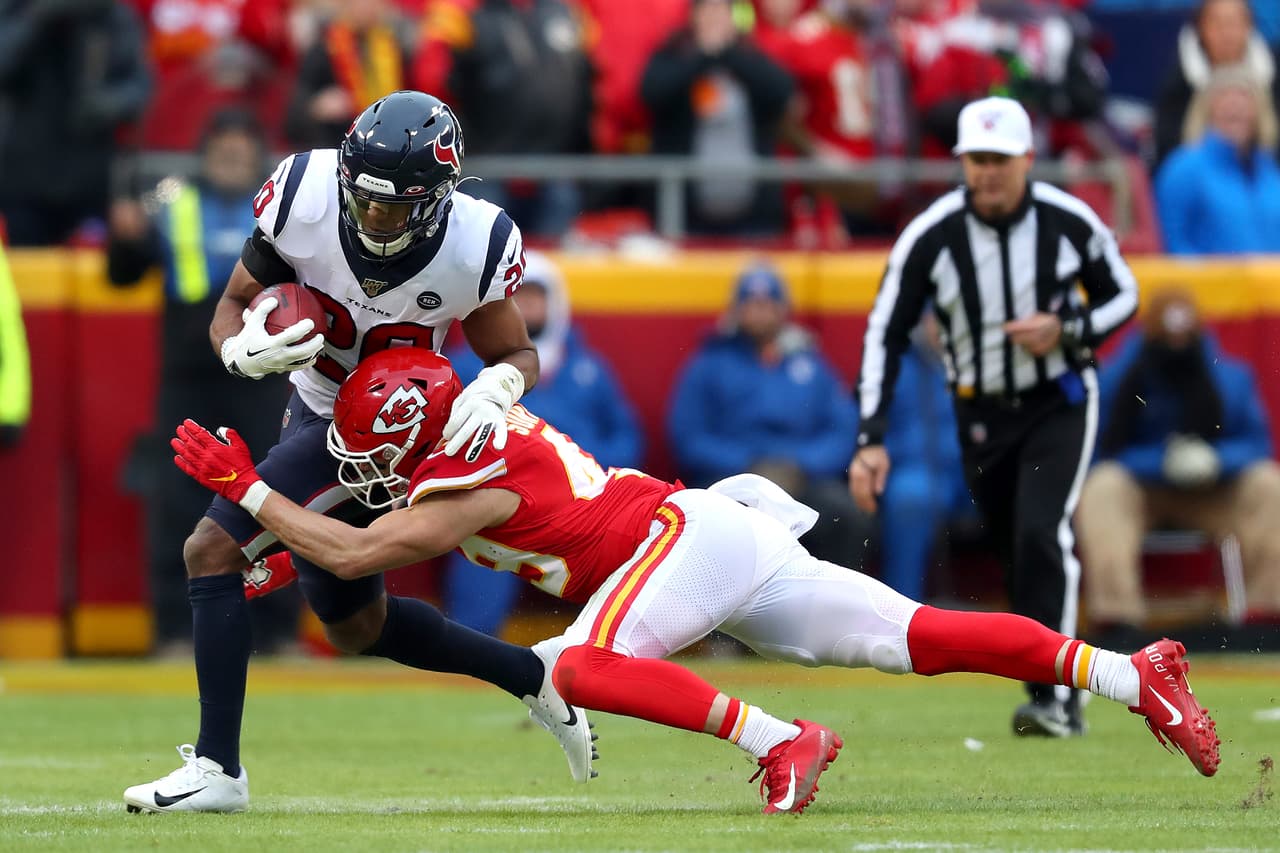 Kansas City regresa de un 0-24 en el primer cuarto y destroza a los Texans con un Mahomes imparble. con 5 touchdowns.