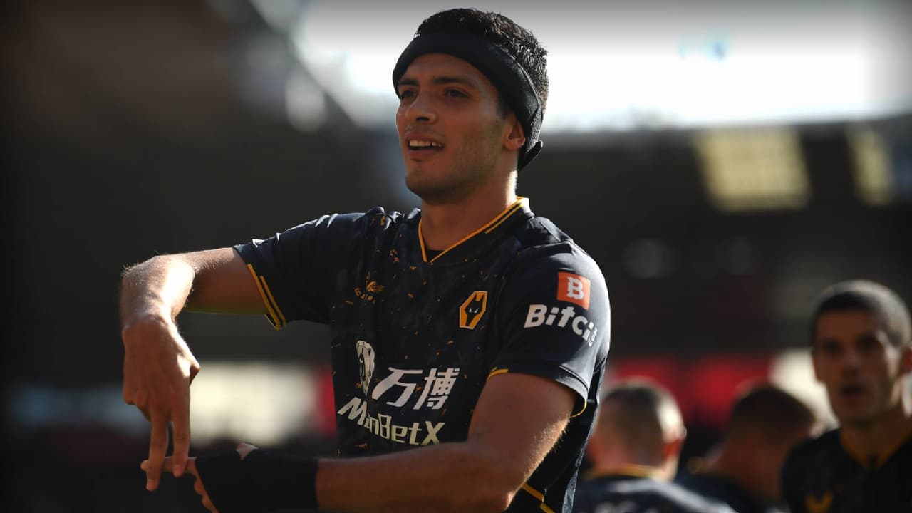 Ochoa y otros jugadores del Tri celebran gol de Raúl Jiménez