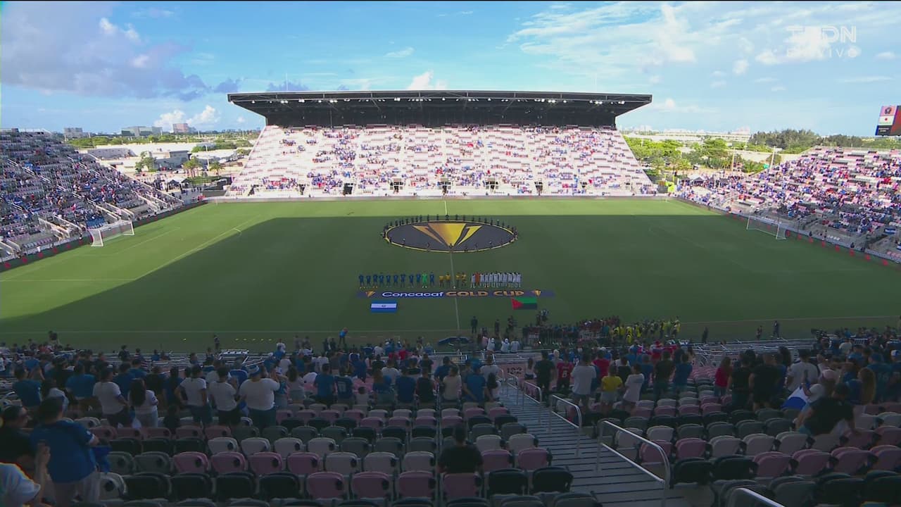 ¡Con sentimiento! Sonaron los himnos de El Salvador y Martinica en Florida