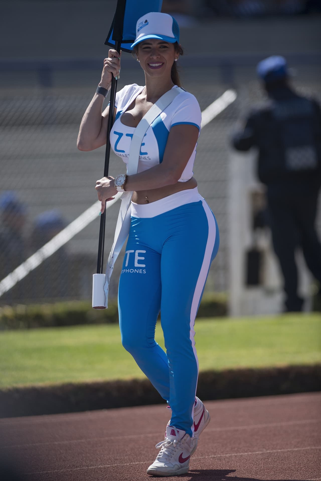 La presencia del argentino Gerardo Martino, técnico de México, fue un detalle de la fiesta de hinchas y porristas en el estadio Olímpico Universitario por el Pumas vs Monterrey en el Clausura 2019.