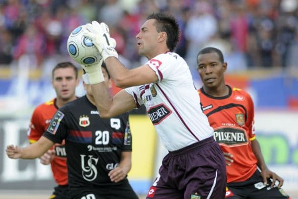 Esteban Dreer, el portero de origen argentino se presenta con el seleccionado ecuatoriano. Dreer es hombre de confianza del entrenador Gustavo Quinteros pues lo dirigió en el Emelec donde tuvieron éxitos en lo colectivo.