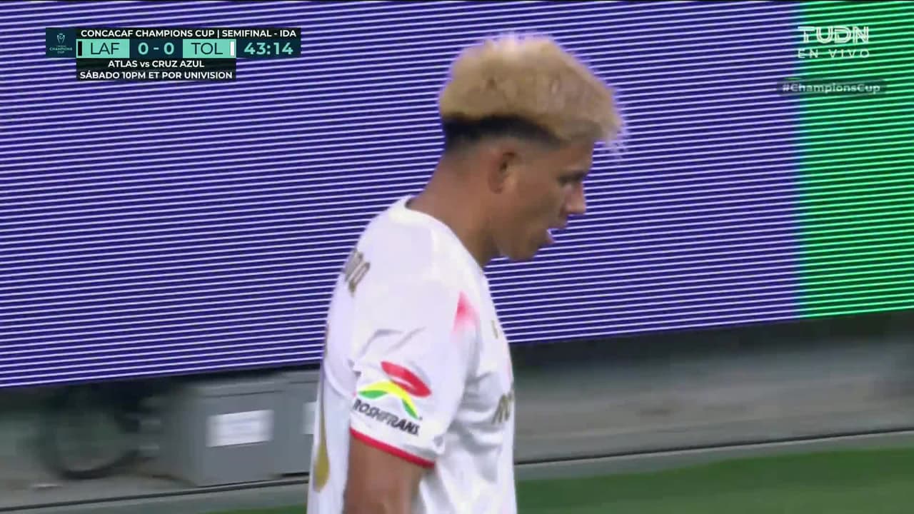 ¡TIRO ATAJADO! disparo por Nicolás Castro.