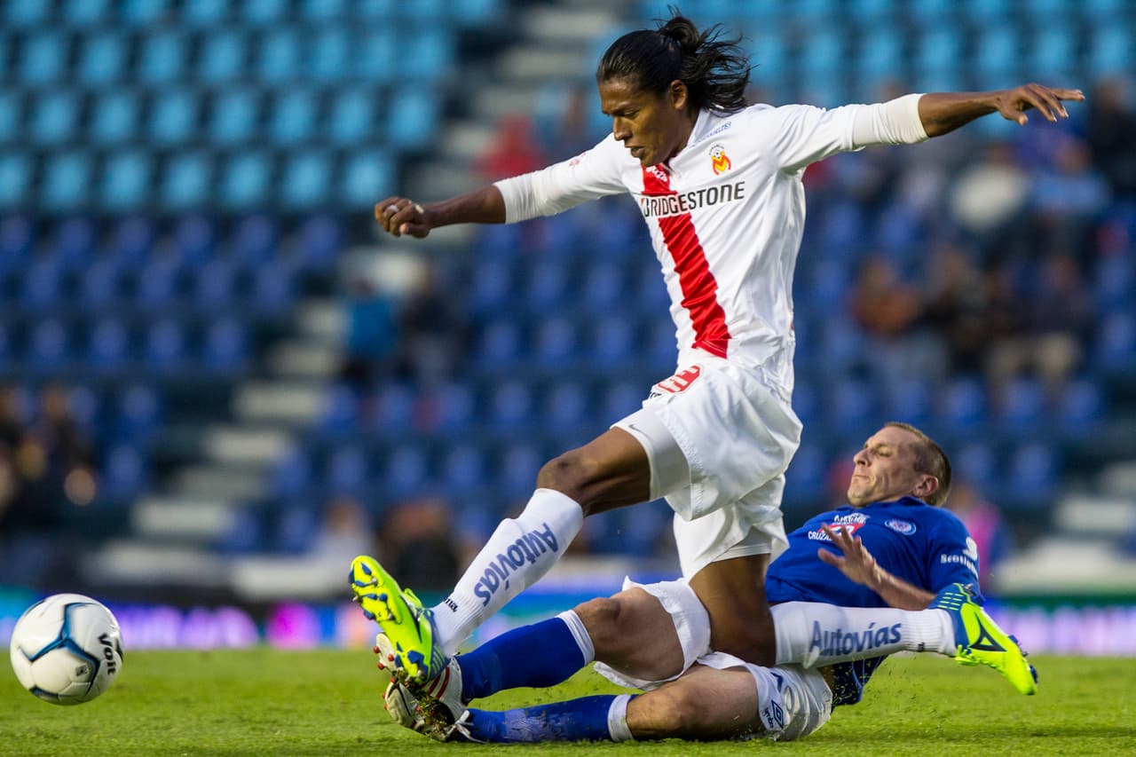 Morelia lleva años en la penumbra pero particularmente en los dos últimos torneos ha dado pena, por ello han recurrido a la sabiduría de Enrique Meza no solamente deben ganarse el respeto de los demás sino sumar puntos para evitar el descenso.