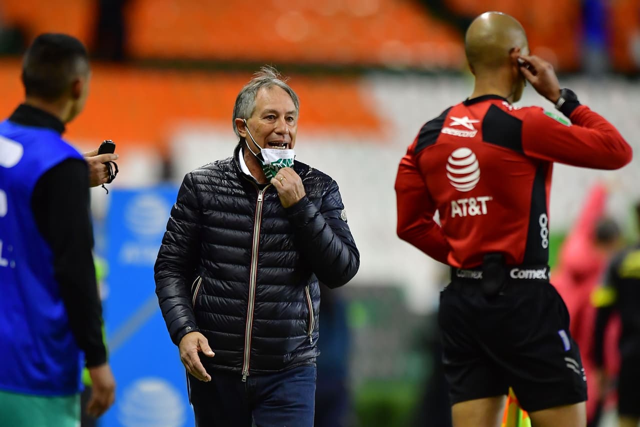 Ariel Holan sobre refuerzo de León: "Llegará lo antes posible"