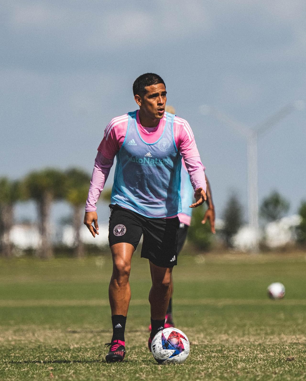 Nicolás Stefanelli es un volante ofensivo y delanter argentino con experiencia en las ligas de primera división de Chile, Grecia y Suecia.