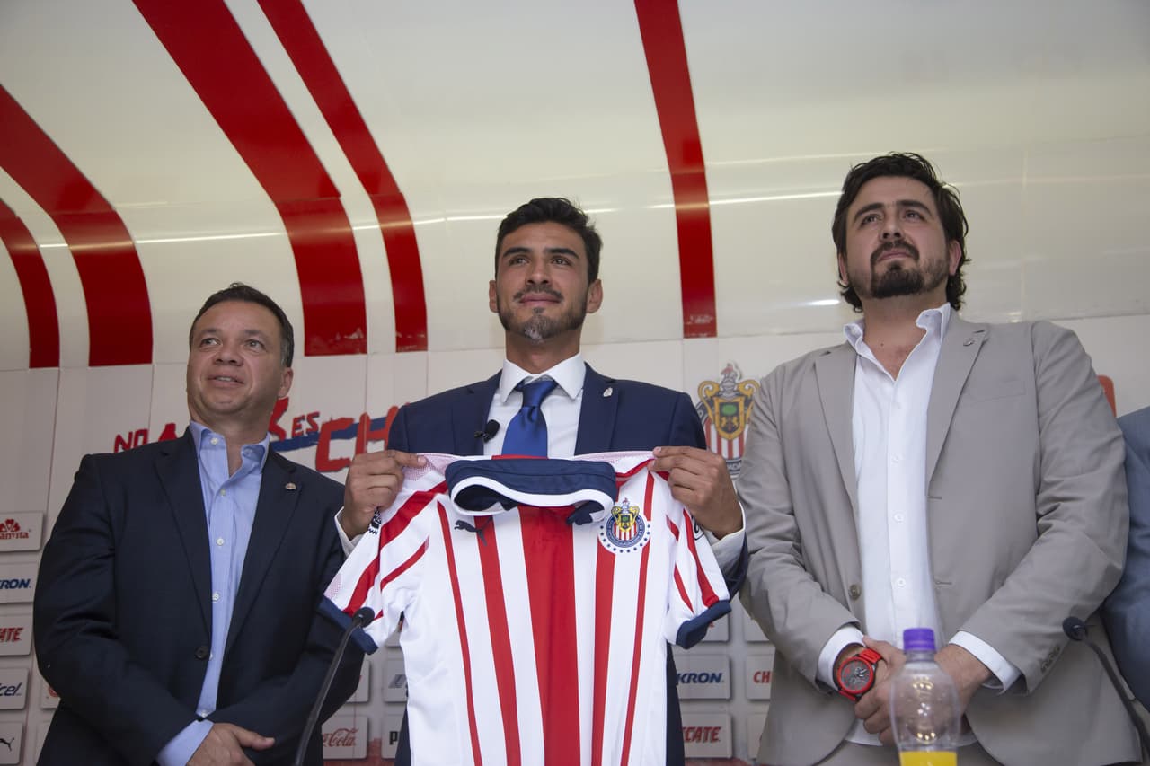 Oswaldo Alanís fue presentado de manera oficial como refuerzo de Chivas de Guadalajara, club al que regresa tras una travesía de año y medio en Europa para el Apertura 2019.