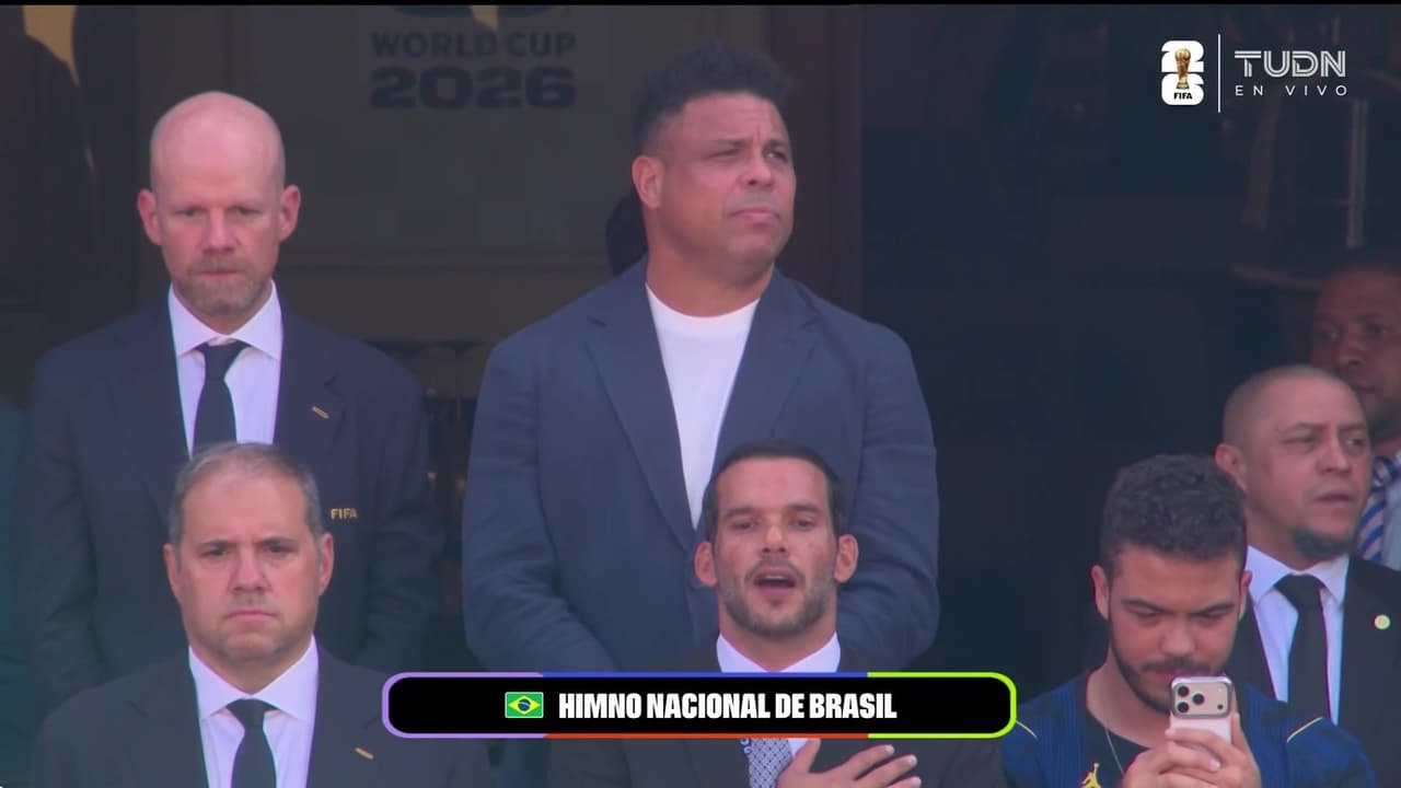 ¡Emotivo! Ronaldo y Roberto Carlos conmovidos en el Himno de Brasil