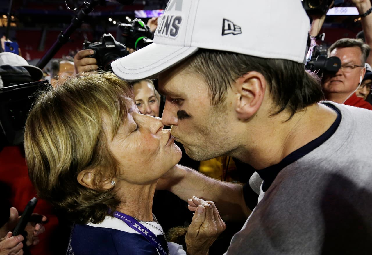 New England Patriots quarterback Tom Brady (12) kisses his mother Galynn after the NFL Super Bowl XLIX football game against the Seattle Seahawks Sunday, Feb. 1, 2015, in Glendale, Ariz. (AP Photo/David J. Phillip)