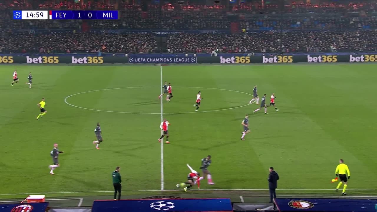 ¡TIRO ATAJADO! disparo por João Félix.