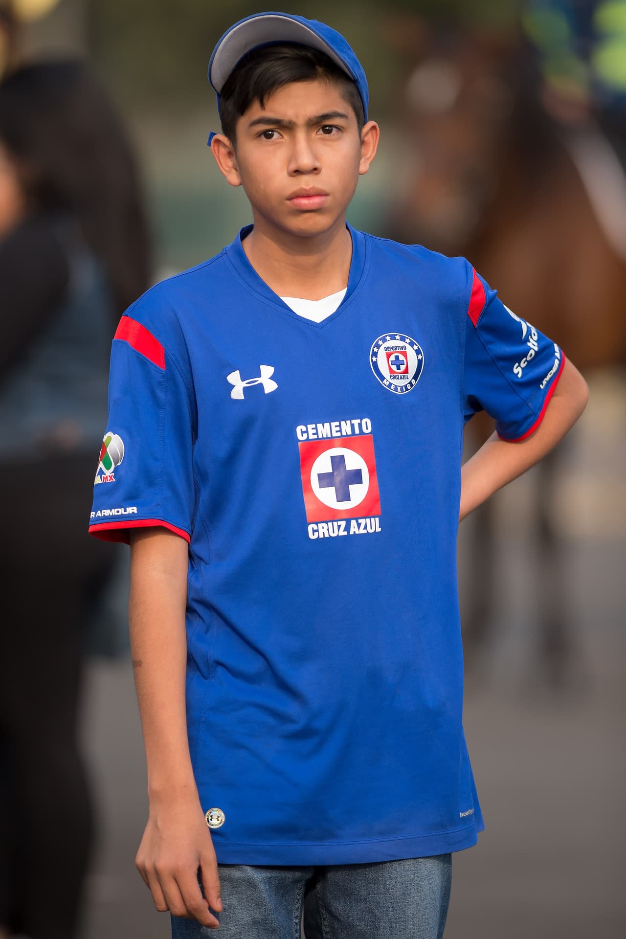 Las aficiones de América y Cruz Azul hicieron sentir su presencia en el Estadio Azteca para su enfrentamiento de Cuartos de Final por el Clausura 2019 en la Fase Final. Un gran ambiente, como de costumbre, estaban gestando los seguidores de ambos clubes capitalinos.