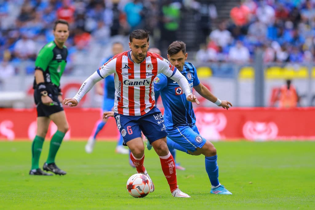 Ricardo Chávez, con un gol sobre el final del primer tiempo, le dio la victoria al Atlético de San Luis por 0-1 sobre el Cruz Azul en el Estadio Azteca.