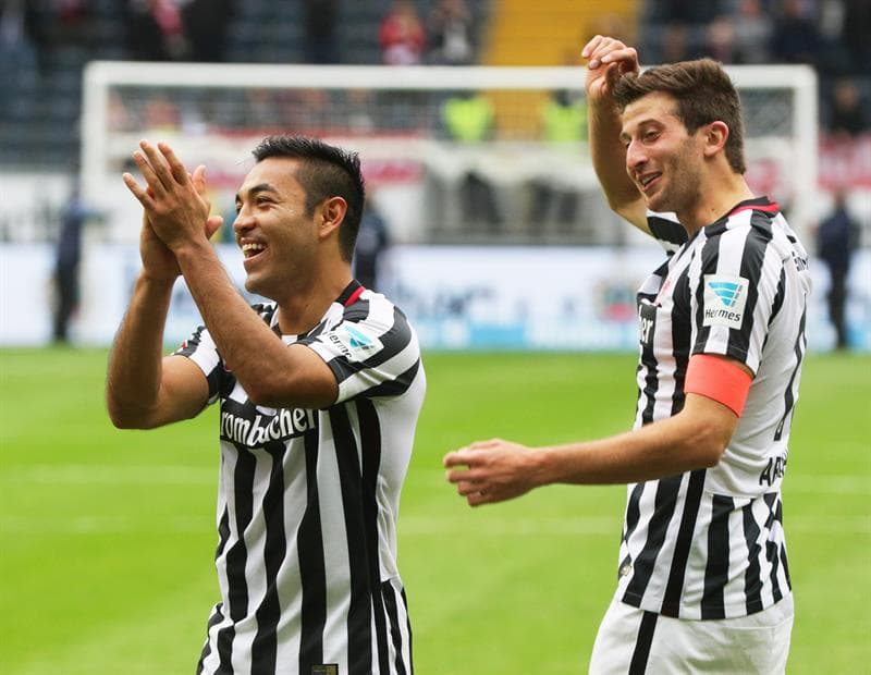 Por suerte para la celebración estuvo el salvador de Marco Fabián, para no dañar la fiesta alrededor del estratega.