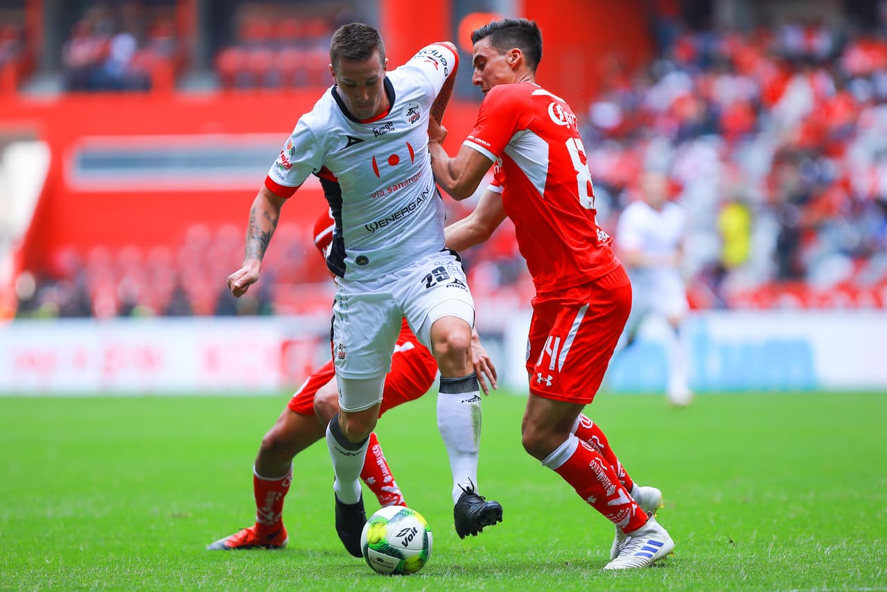 Lobos BUAP en pocas ocasiones tuvo oportunidad de salir con balón controlado en el segundo tiempo.