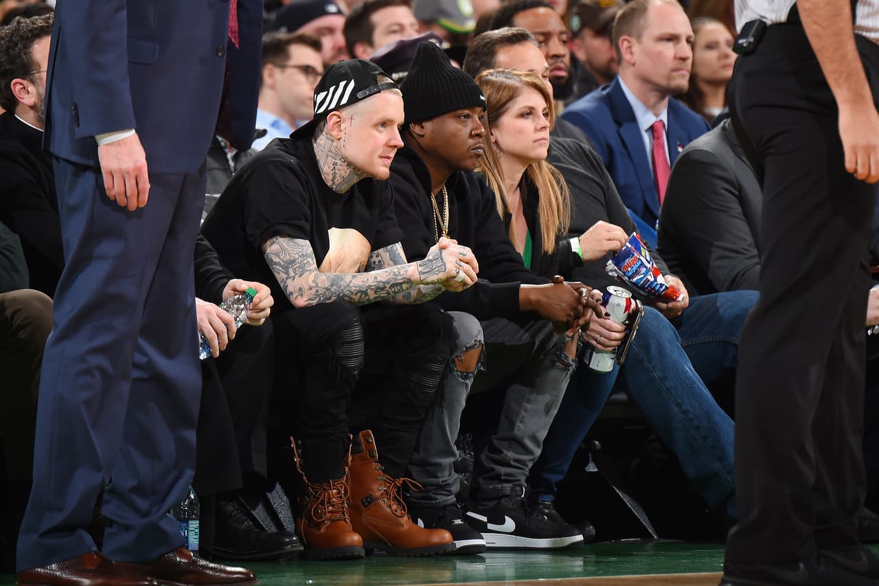 El rapero Jadakiss estuvo viendo a los Boston Celtics ante Portland Trail Blazers en el TD Garden.