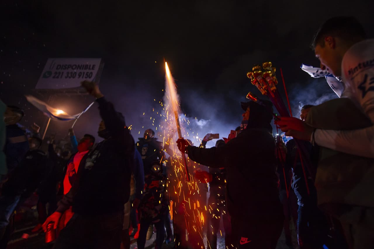 El Estadio Cuauhtémoc lució por momentos como una sucursal del Akron a minutos del juego trascendental entre Puebla y Chivas en busca de los Cuartos de Final.