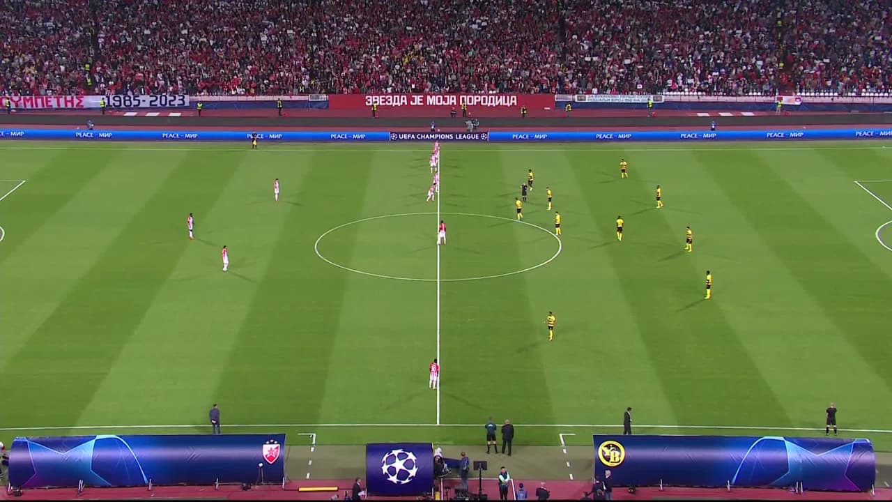 Arranca el partido y la pelota está en juego.