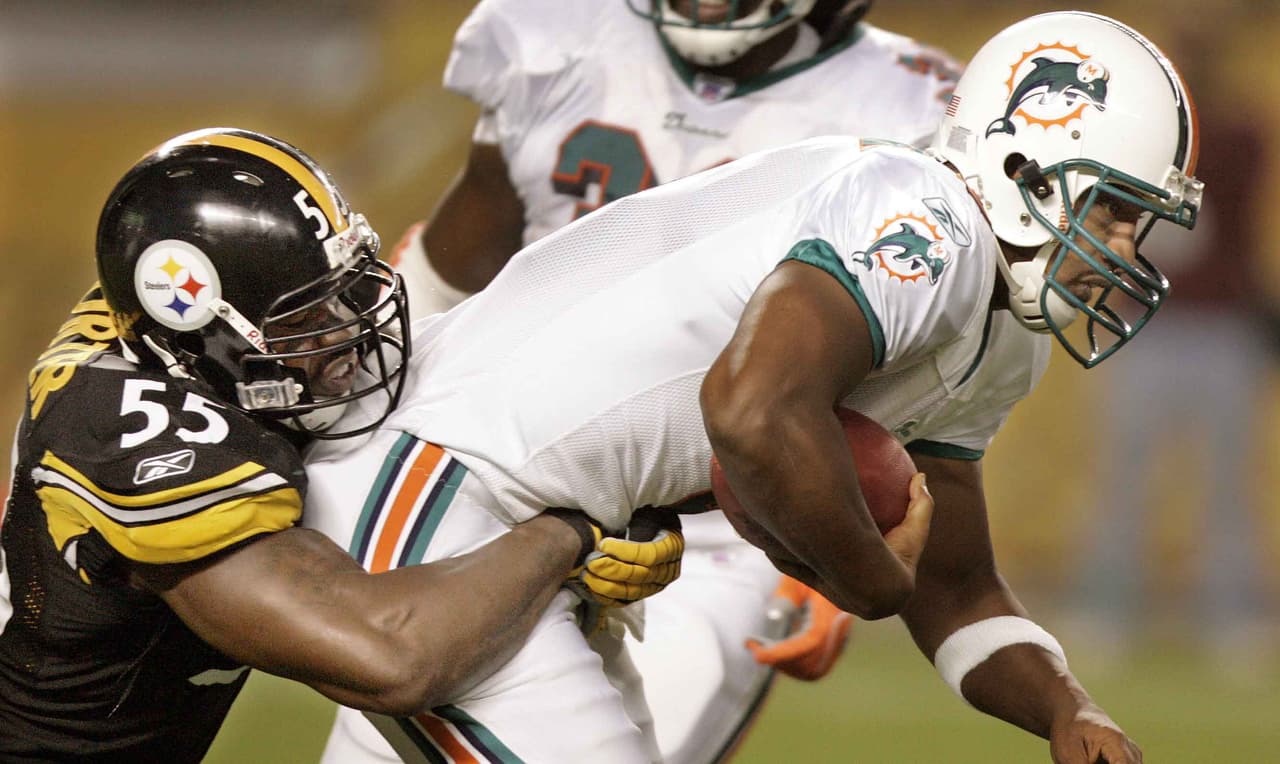 Al derrotar a los Seattle Seahawks en el Super Bowl XL, los Pittsburgh Steelers tuvieron el honor de abrir la temporada del 2006, un 7 de septiembre, en el Heinz Field y vencer a unos renovados Miami Dolphins con Daunte Culpepper por claro marcador de 28-17. (Foto: AP-NFL).