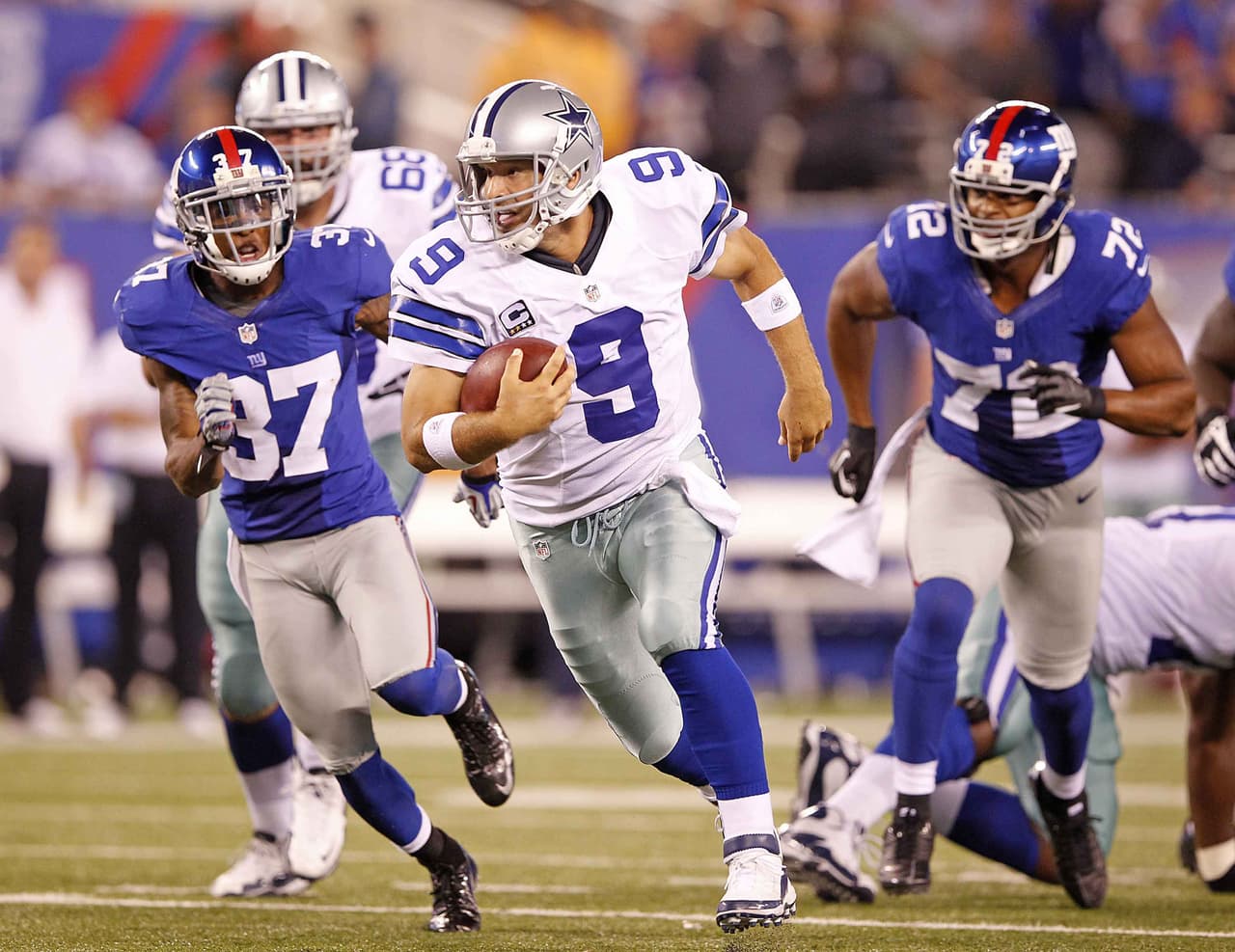 Hablando de hechos históricos, la primera vez que un campeón defensor del Super Bowl se fue derrotado en casa se dio el 5 de septiembre del 2012, los New York Giants llegaban al MetLife Stadium confiados de arrancar la campaña venciendo a los Dallas Cowboys, pero el 'Equipo de América' con tres pases de touchdown de Tony Romo se acabó imponiendo por 24-17. (Foto: AP-NFL).