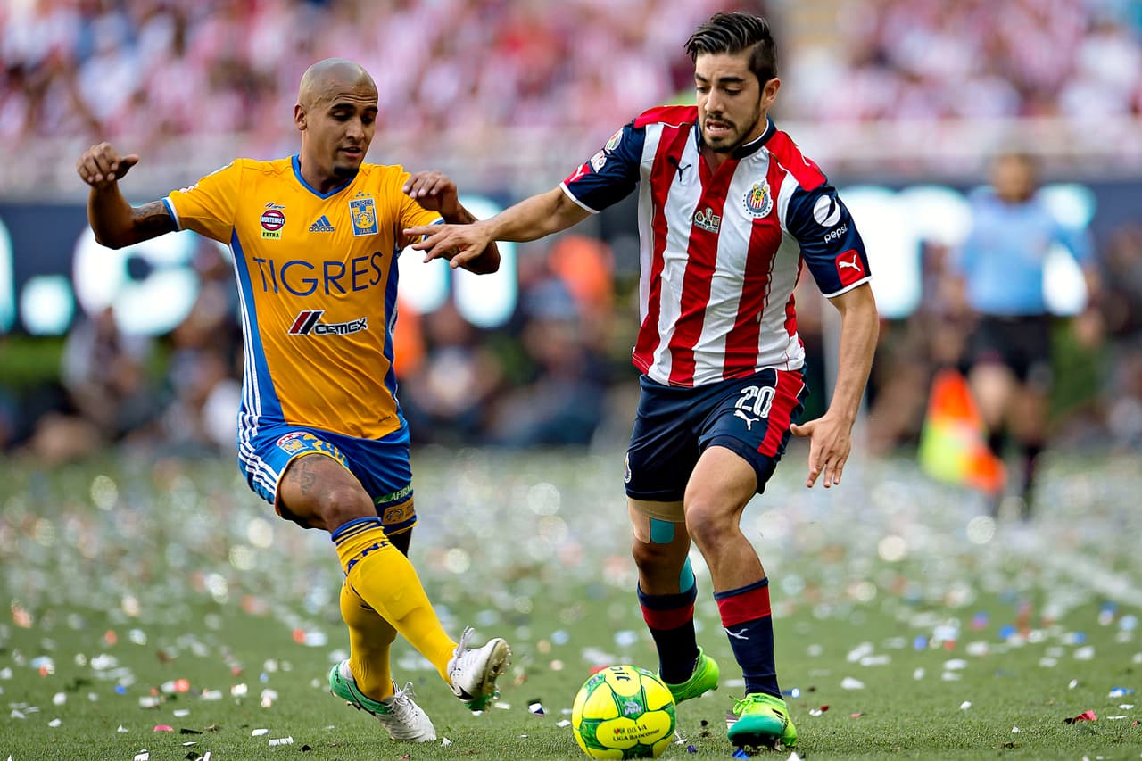 Action photo during the match Guadalajara vs Tigres UANL, corresponding to the Final of the League BBVA Bancomer MX of the Tournament Clausura 2017, in the Chivas Stadium, in the photo: Foto de accion durante el partido Guadalajara vs Tigres UANL, correspondiente a la vuelta de la Final de la Liga BBVA Bancomer MX del Torneo Clausura 2017, en el Estadio Chivas, en la foto: Rodolfo Pizarro Chivas y Luis Rodriguez Tigres 28/05/2017/MEXSPORT/Osvaldo Aguilar