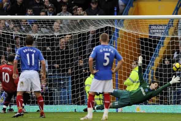 Wayne Rooney hizo tres goles, dos de ellos de penalti.