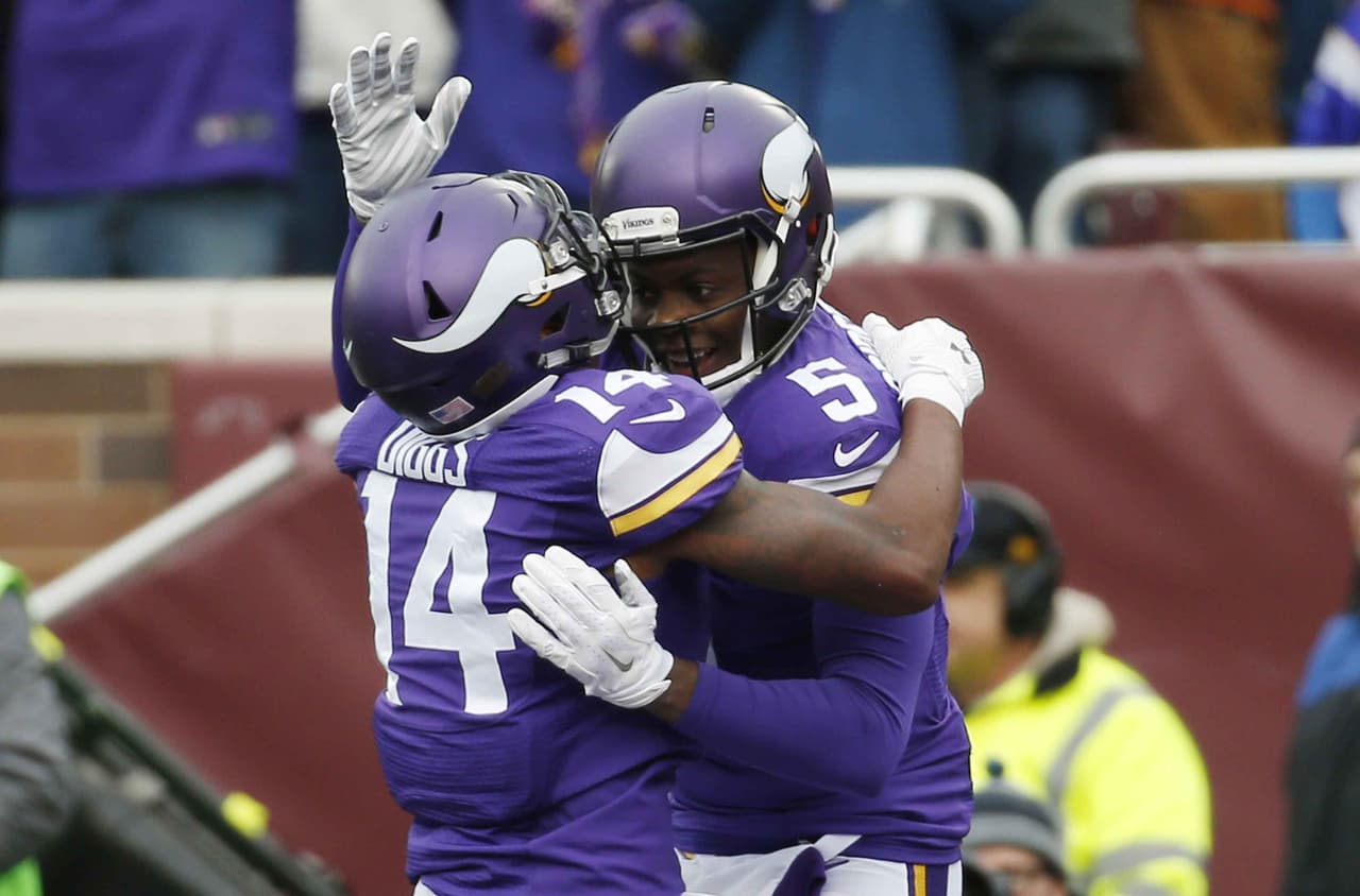 Teddy Bridgewater consiguió cuatro pases de touchdown, dos de ellos a Stefon Diggs y los Vikings derrotaron con facilidad 38-17 a los Bears.