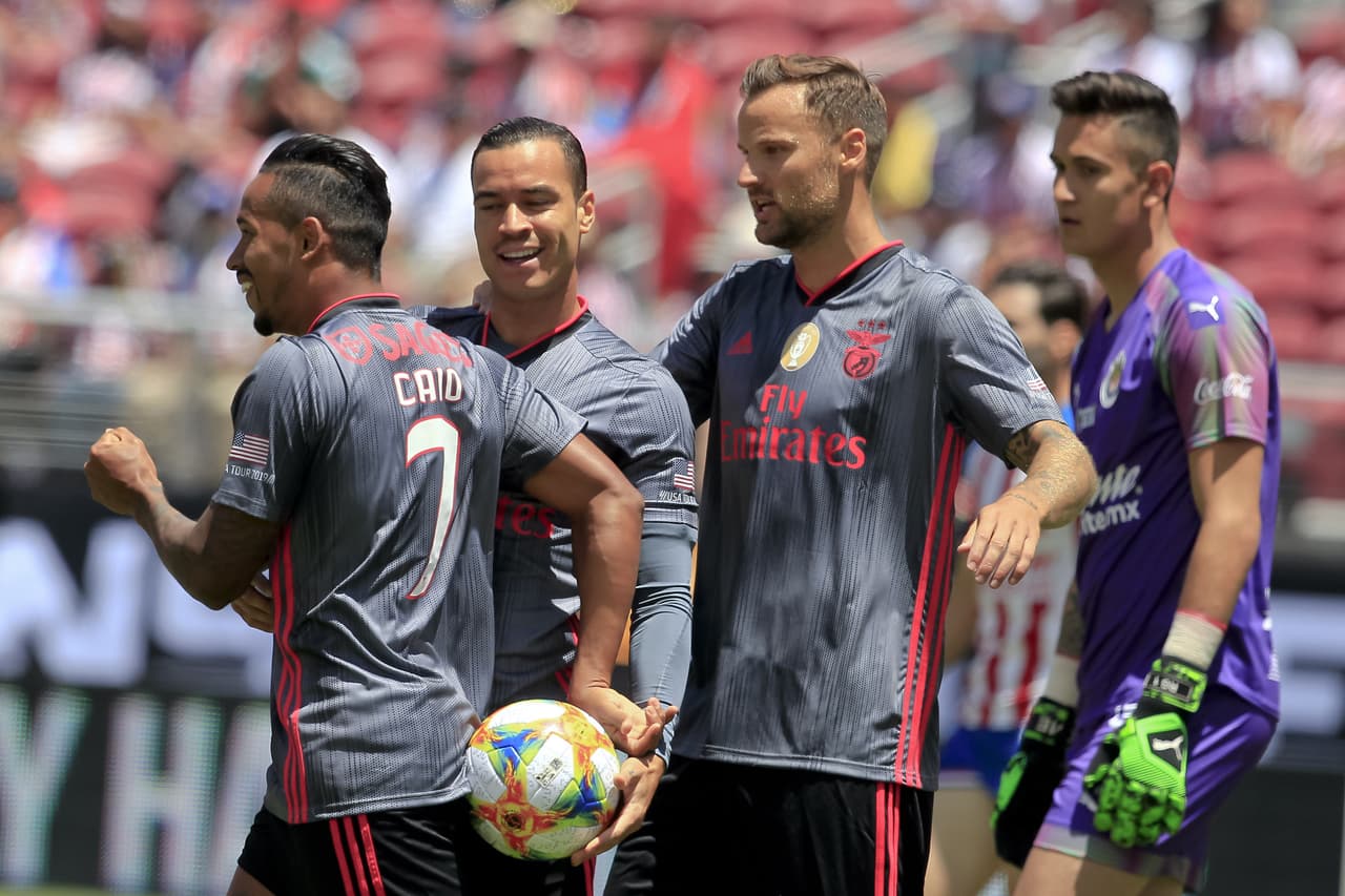 Haris Seferovic metió el último gol de las Águilas de Lisboa.