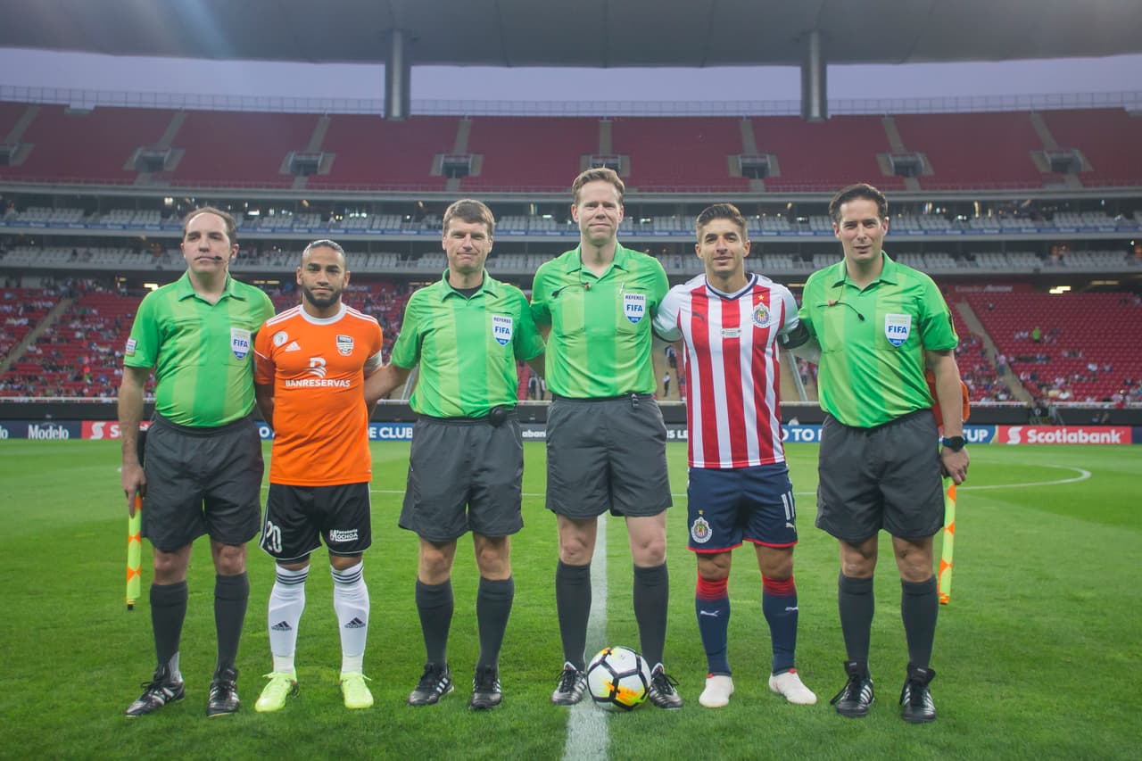 Después del tirunfo por 2-0 en suelo dominicano, el equipo de Guadalajara estaba listo para definir la serie en su casa.