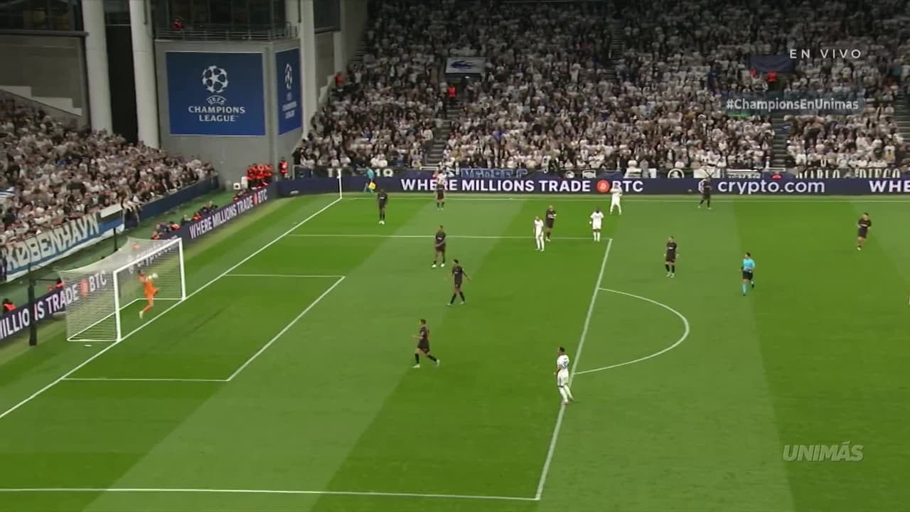 ¡Iba a ser un golazo! Lukas Lerager cerca de sorprender