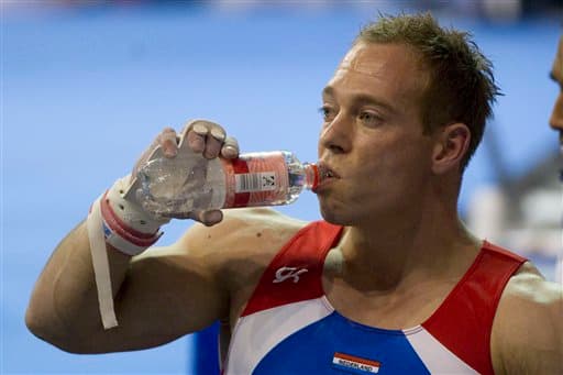 Confirman expulsión del gimnasta holandés Yuri van Gelder de Río 2016