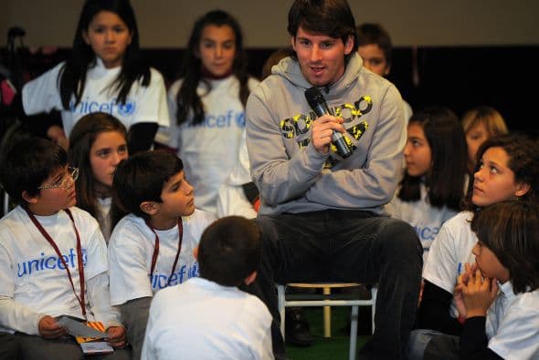 Messi convivió con niños en acto de Unicef