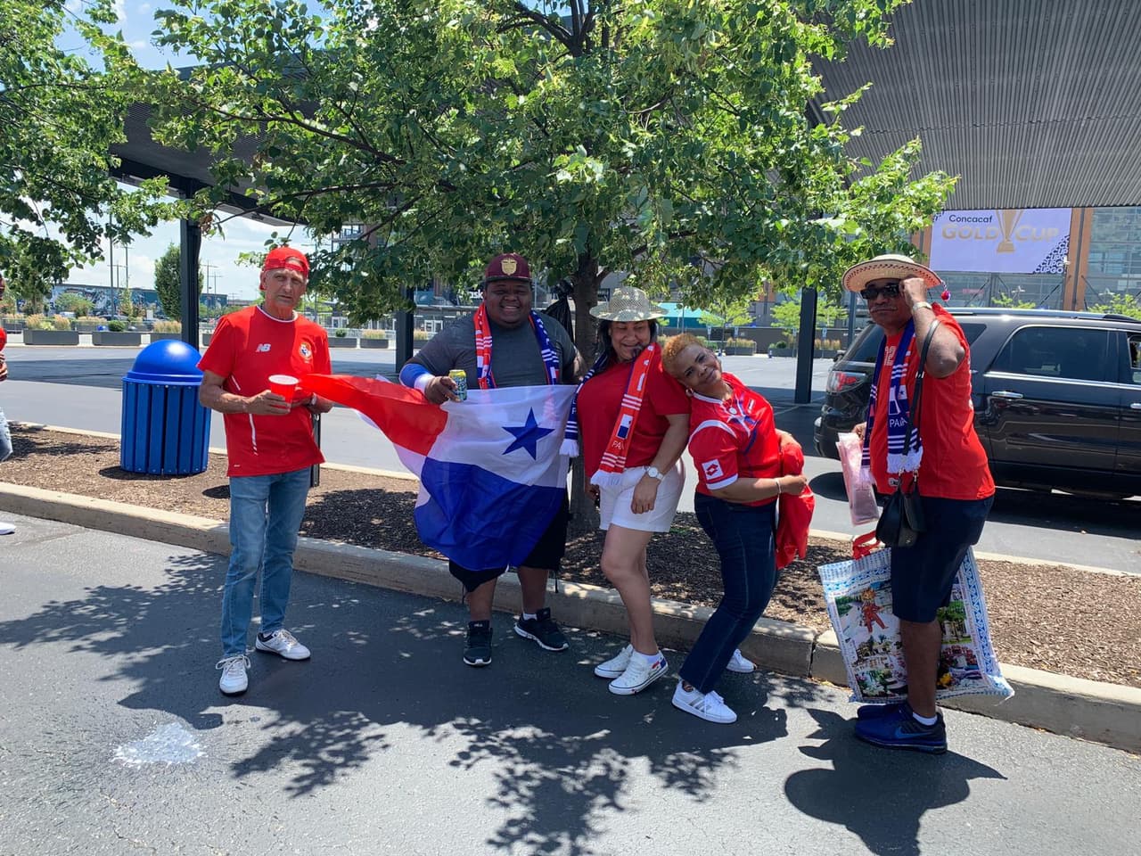 Los alrededores del Lincoln Financial Field de Philadelphia se visten con los colores de Jamaica, Panamá, Estados Unidos y Curazao previo a la jornada de Cuartos de Final de Copa Oro.