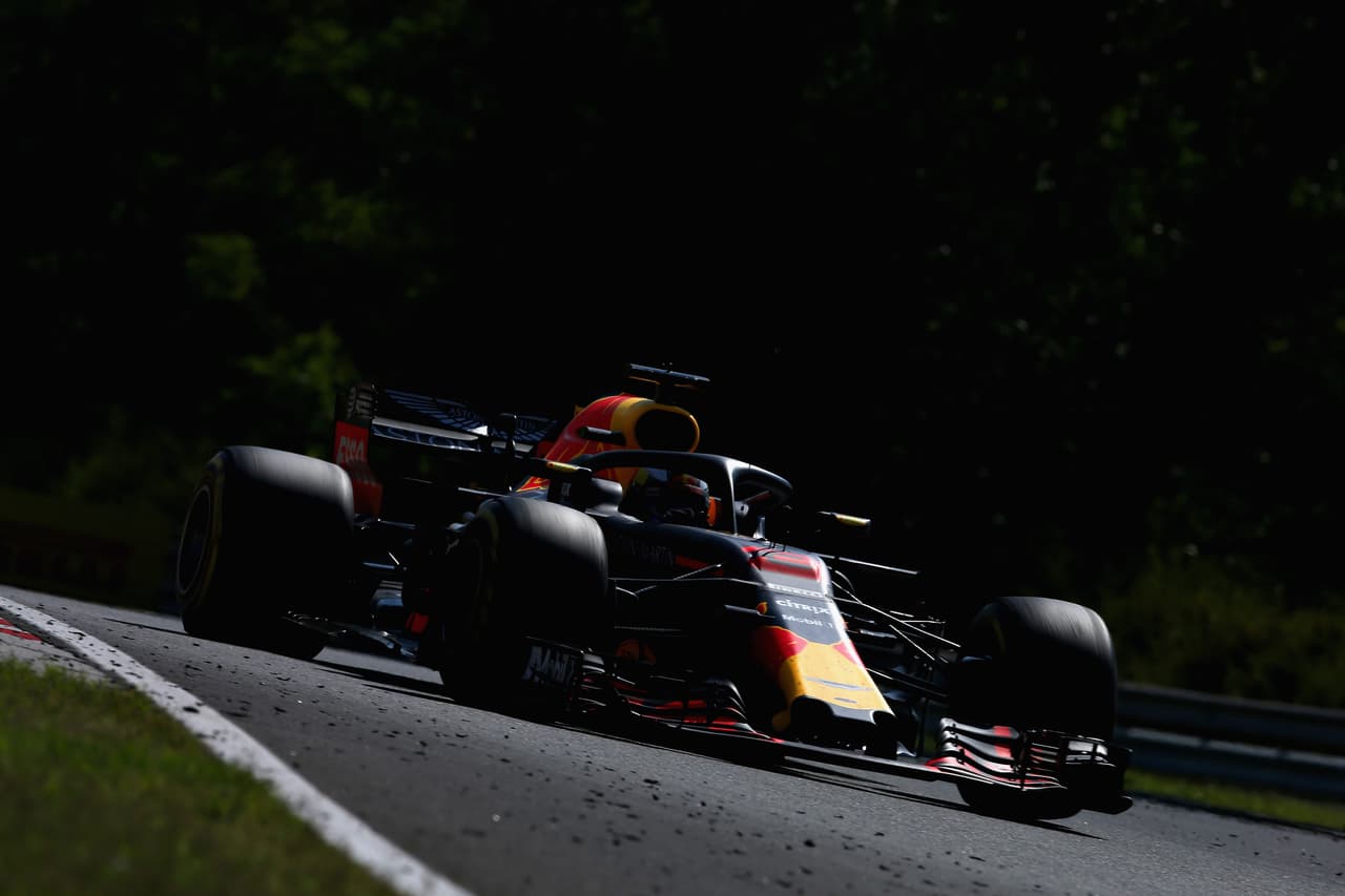 El australiano del equipo Red Bull Daniel Ricciardo tuvo una carrera complicada, aunque su perseverancia le valió para arribar en cuarto puesto, arrebatándole una posición a Bottas, quien tuvo un trompo.