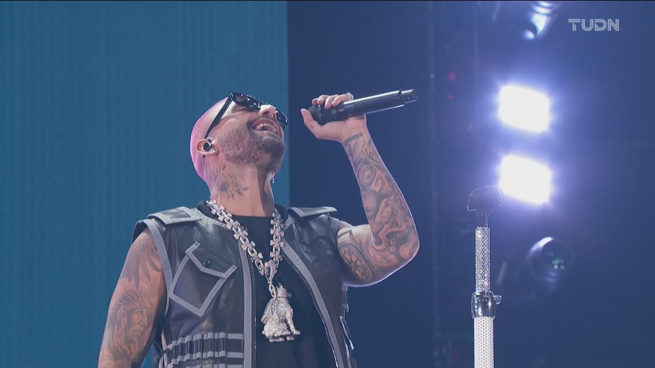 Maluma se encargó de inaugurar el Concierto de Campeones ante un lleno total en el KIA Forum de Inglewood, California. El colombiano deleitó a sus fans que corearon a todo pulmón sus éxitos.