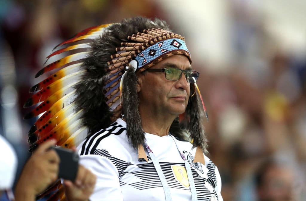 Los fanáticos de Alemania y de Suecia viven la fiesta del segundo partido de ambos países por el grupo F en el Mundial de Rusia 2018, en medio del colorido del certamen.