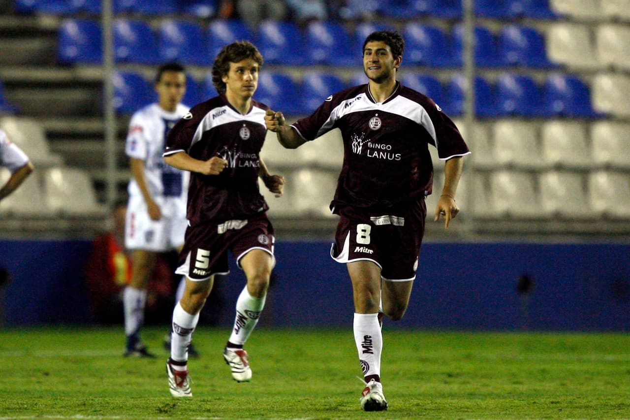 El debut como profesional de Valeri se dio en el 2003 en el equipo en el que pasó todas las divisiones menores: Club Atlético Lanús.
