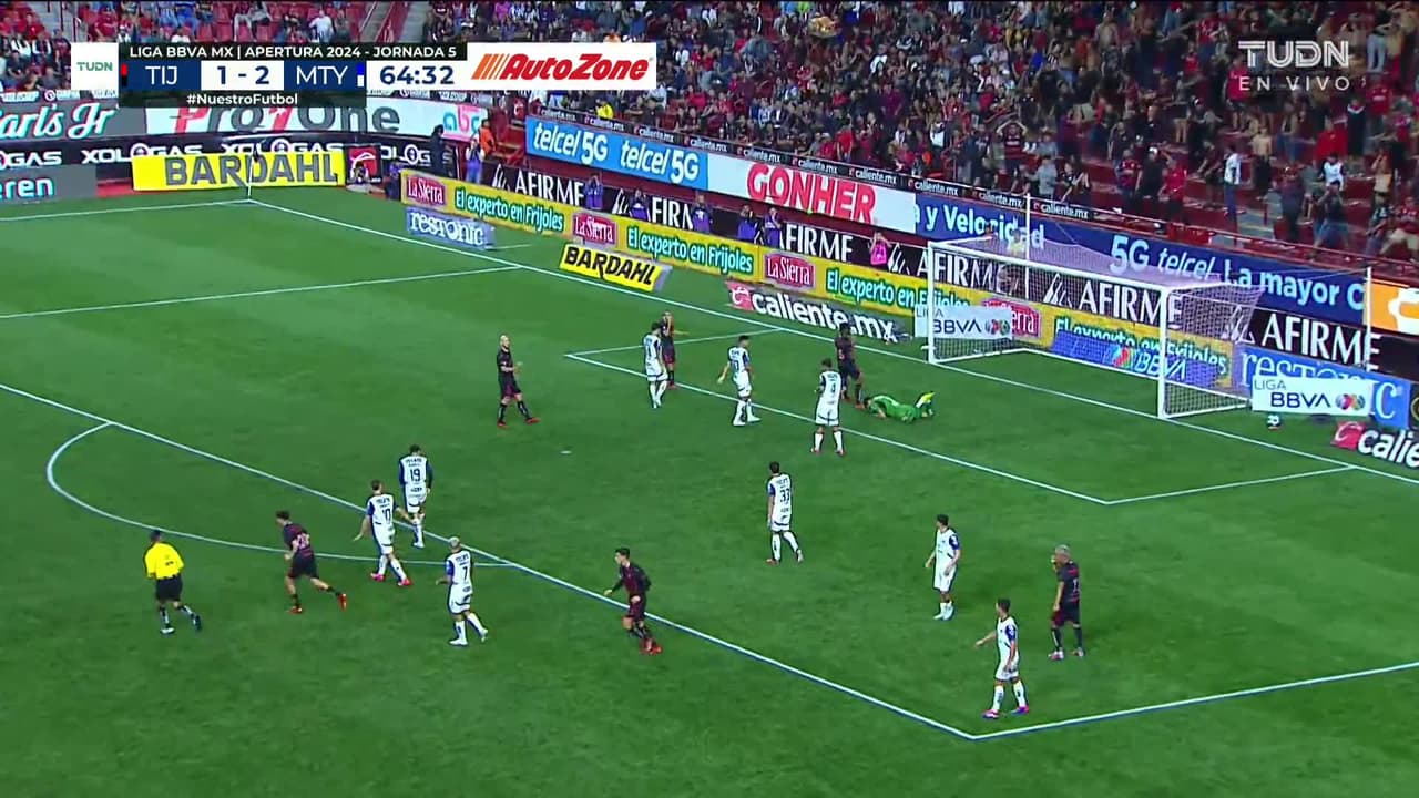 ¡TIRO ATAJADO! disparo por Efraín Álvarez.