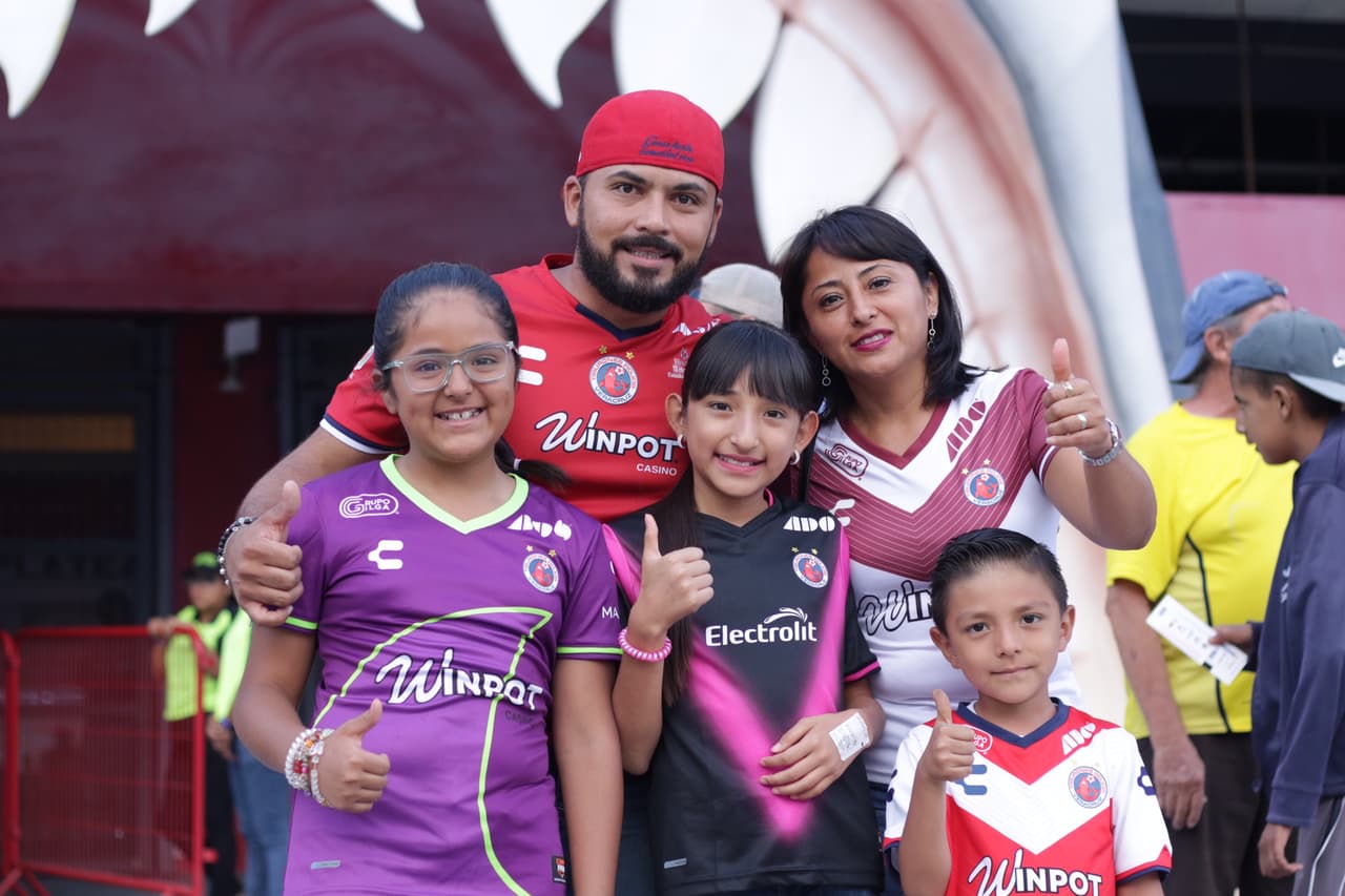A pesar del 9-2 recibido ante Pachuca y el descenso confirmado, la afición de Veracruz vivió su fiesta en el juego contra Rayados por la Jornada 15 del Clausura 2019.