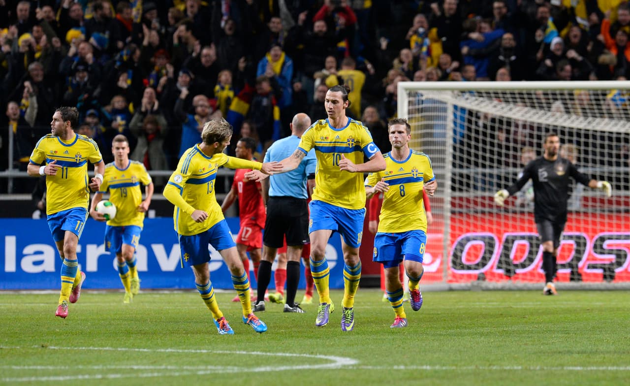 Suecia cayó de visita 1-0 contra Portugal, pero de la mano de Zlatan Ibrahimovic remontó un 0-1 en contra para poner el 2-1 en casa que le permitía soñar con un cupo al Mundial.