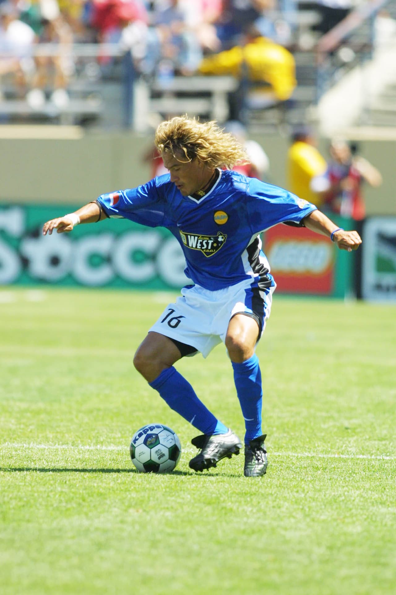 El cuarto goleador histórico de México participó en el Juego de Estrellas de la MLS 2001.