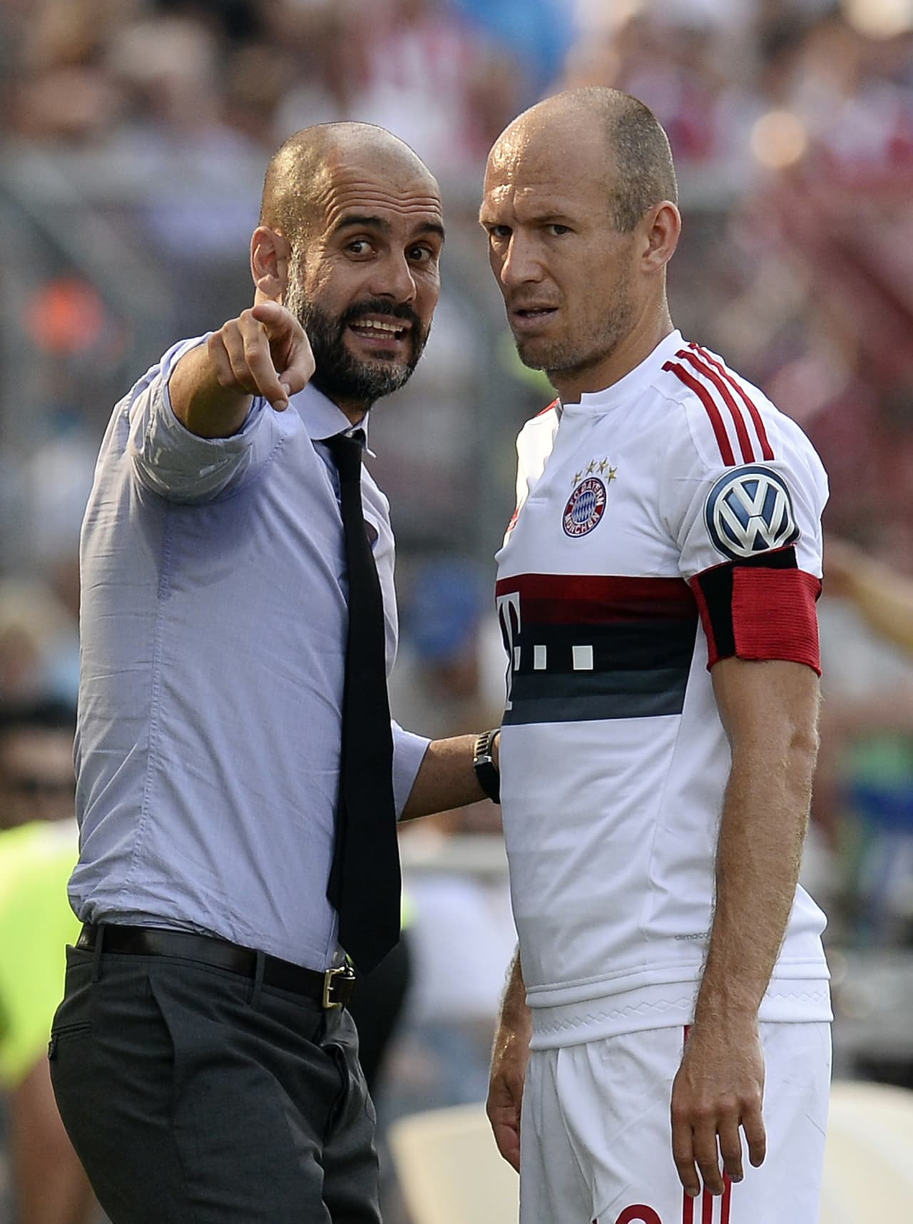 El equipo es dirigido por Pep Guardiola quien en dos temporadas, ha conquistado la Bundesliga imponiendo récord pero es criticado por su accionar en Europa donde se ha quedado a la orilla. El exitoso estratega catalán tiene como gran asignatura ganar la Champions para de una vez por todas librarse de los señalamientos en Bavaria.