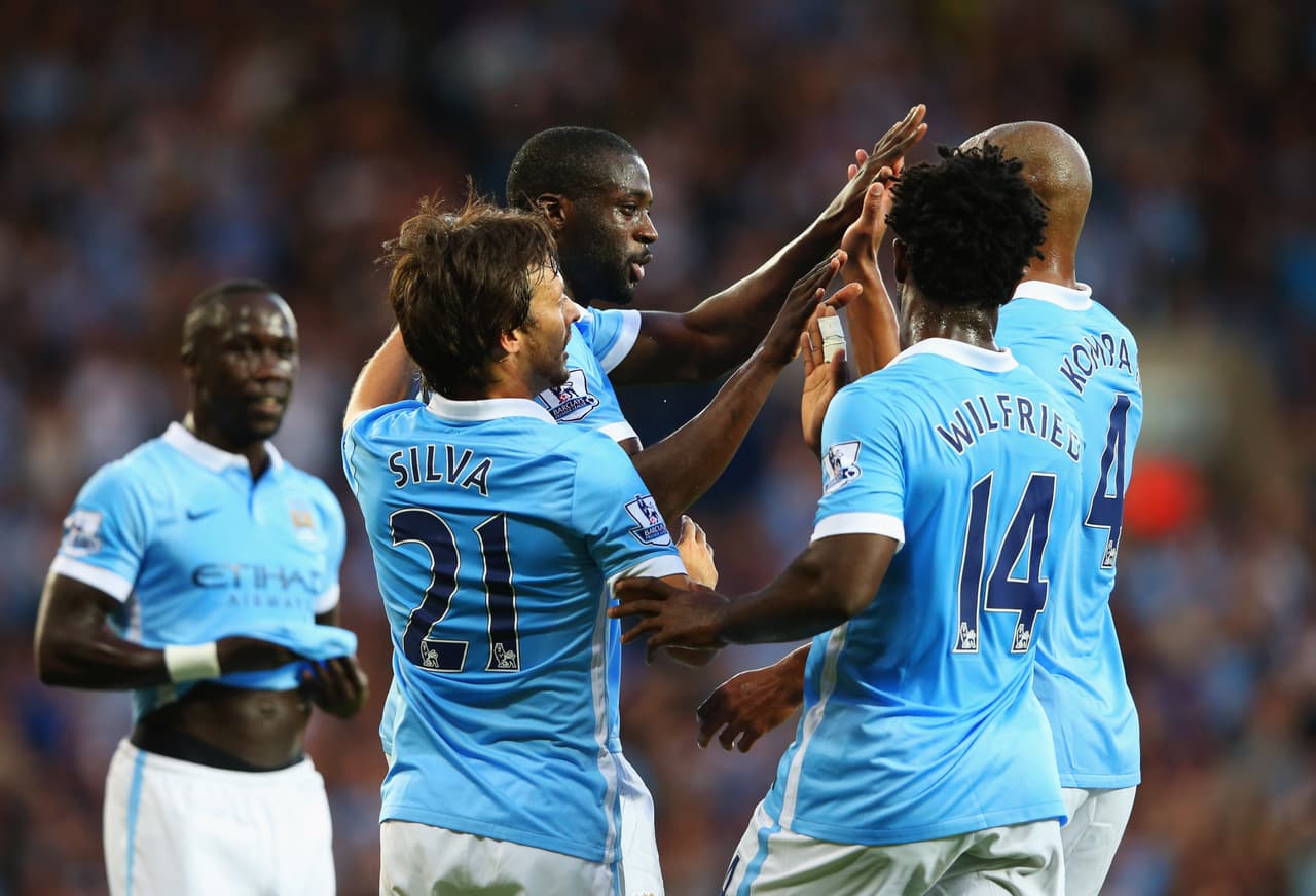 Los Citizens son dirigidos por Manuel Pellegrini quien tiene la soga al cuello por su papelón en Europa donde con hombres como Sergio Agüero, Yaya Touré, Joe Hart, Vincent Kompany, Pablo Zabaleta, Fernandinho, David Silva, Jesús Navas, Samir Nasri y Wilfried Bony ha quedado a deber fracasando en la Liga de Campeones.