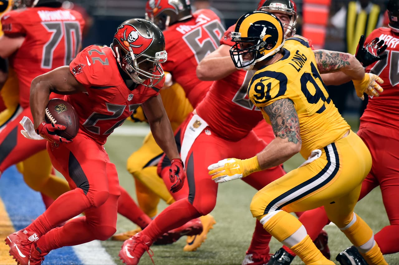 Los Tampa Bay Buccaneers visitaron a los St. Louis Rams en el arranque de la Semana 15 en lo que pudo ser el último partido de los Rams en St. Louis.