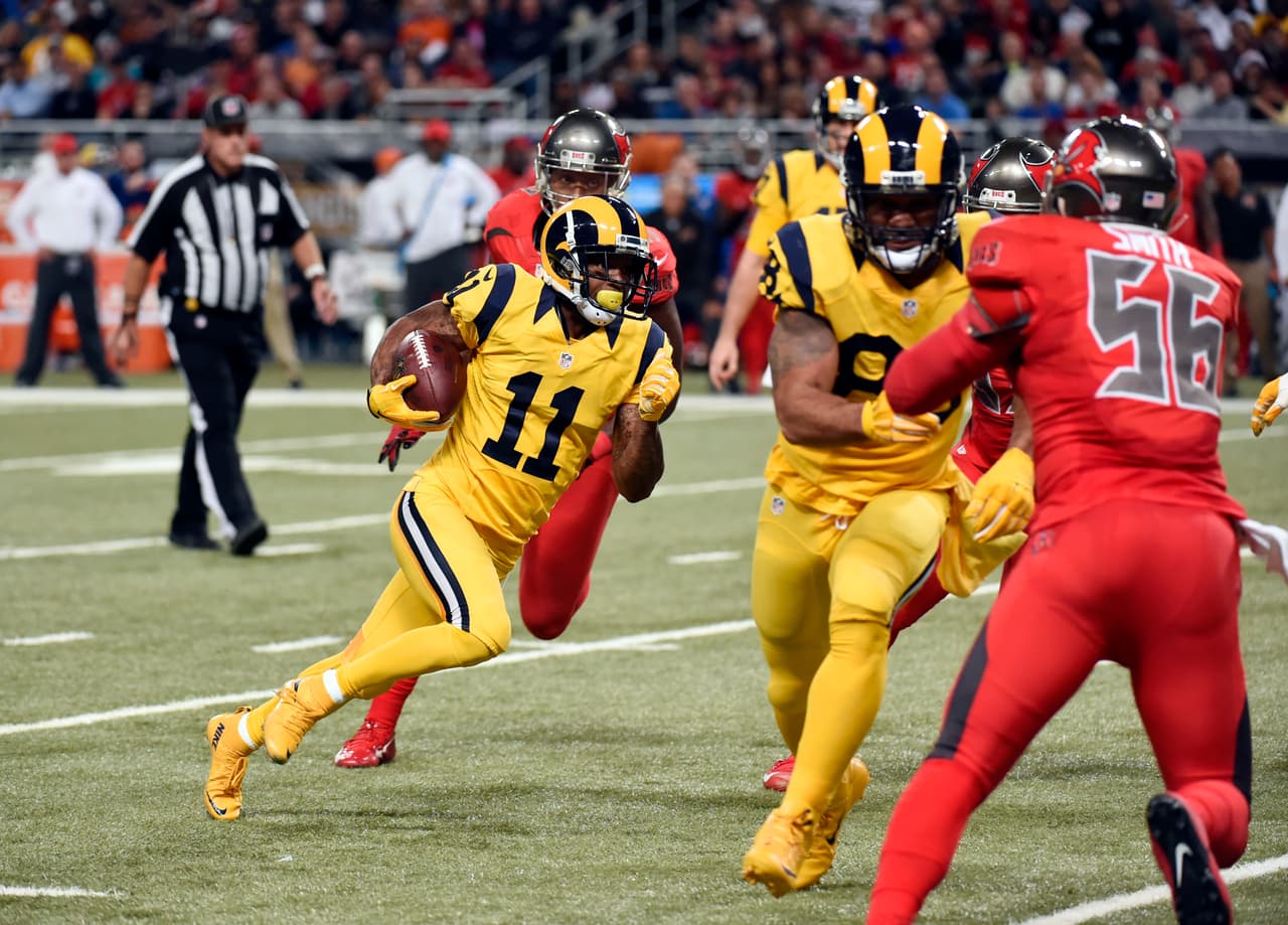 Los Tampa Bay Buccaneers visitaron a los St. Louis Rams en el arranque de la Semana 15 en lo que pudo ser el último partido de los Rams en St. Louis.