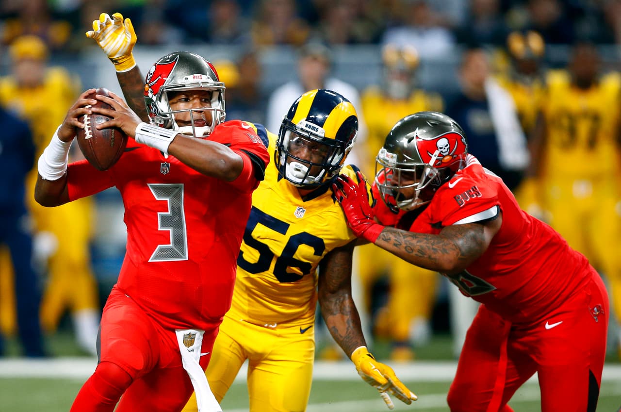 Los Tampa Bay Buccaneers visitaron a los St. Louis Rams en el arranque de la Semana 15 en lo que pudo ser el último partido de los Rams en St. Louis.