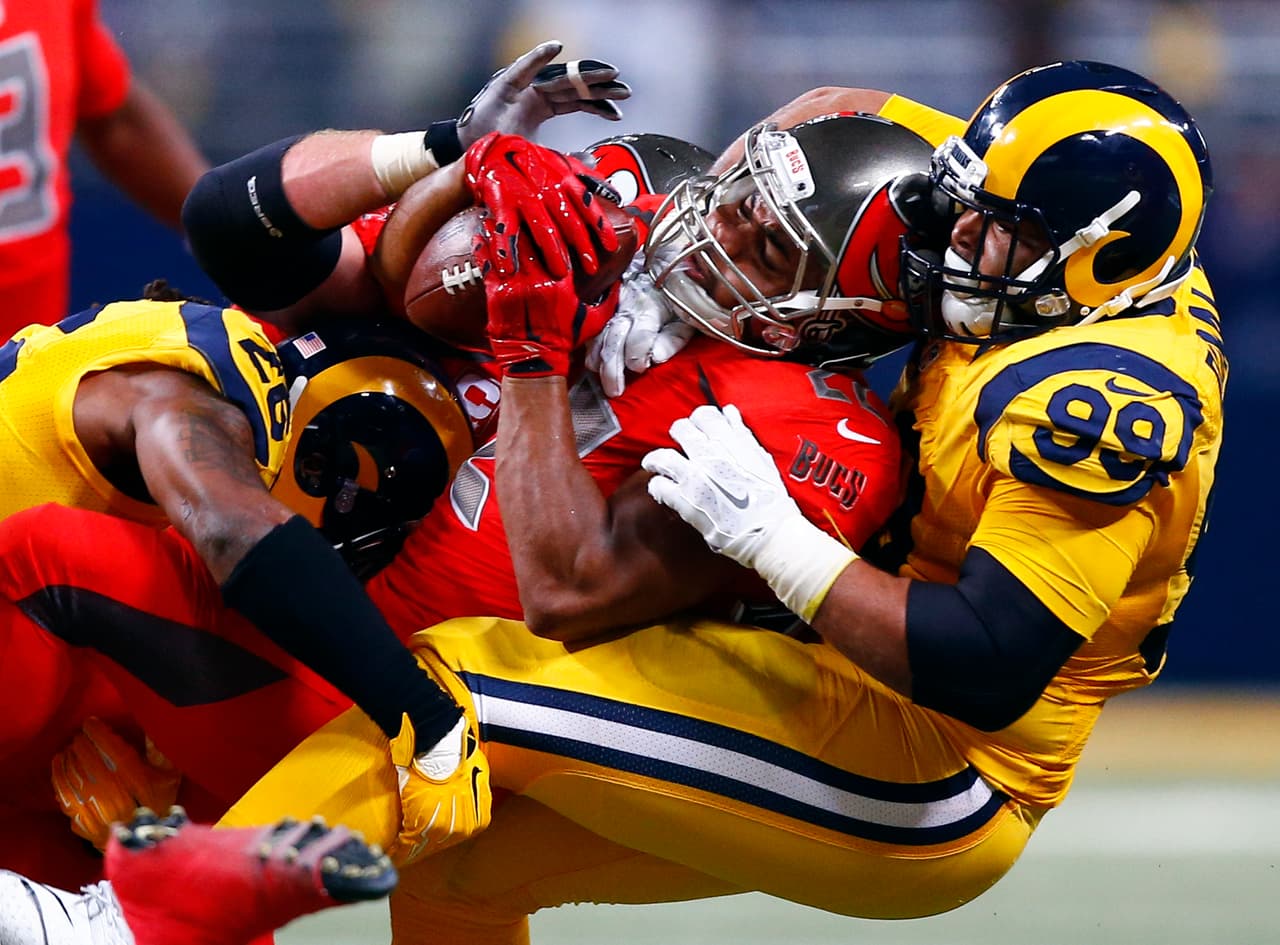 Los Tampa Bay Buccaneers visitaron a los St. Louis Rams en el arranque de la Semana 15 en lo que pudo ser el último partido de los Rams en St. Louis.
