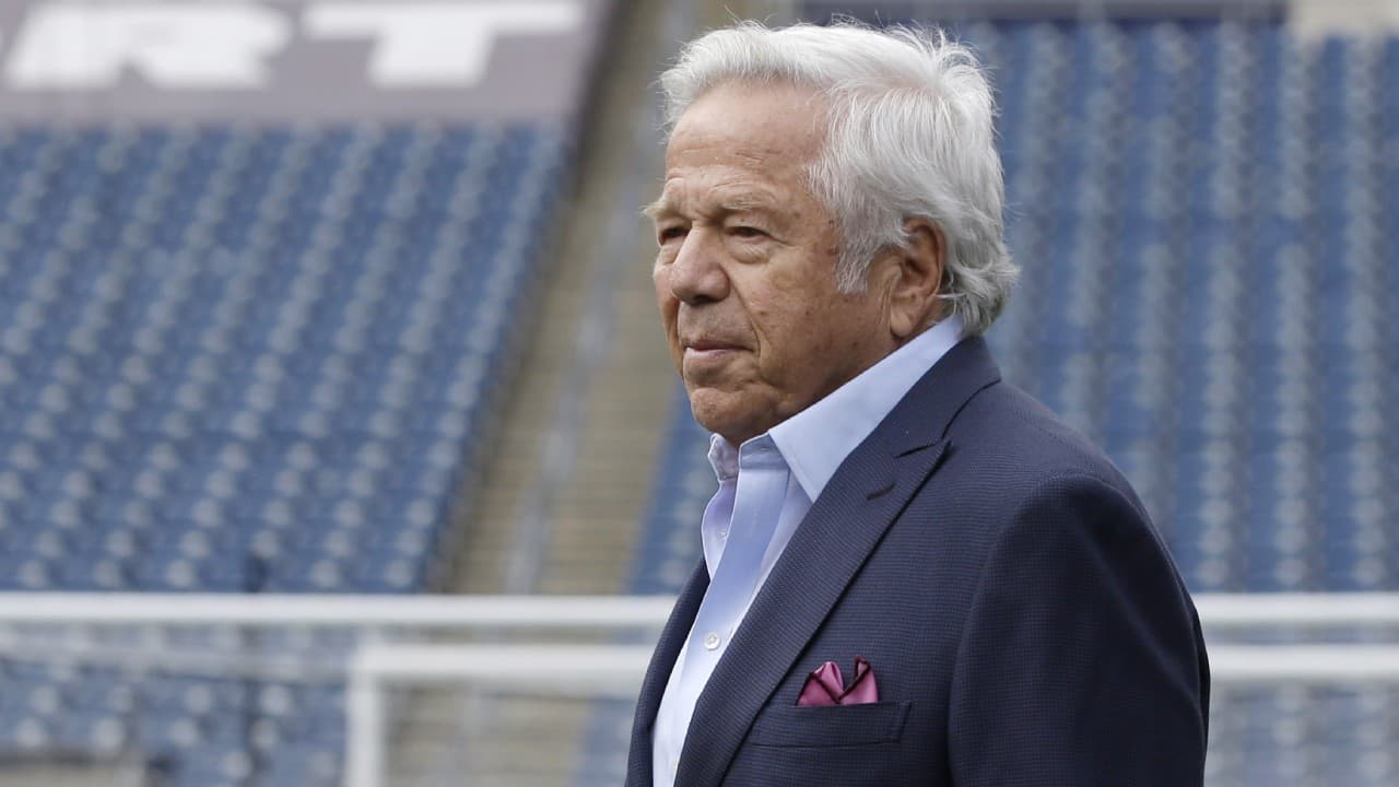 No hay fecha para la reanudación del juicio de Robert Kraft.