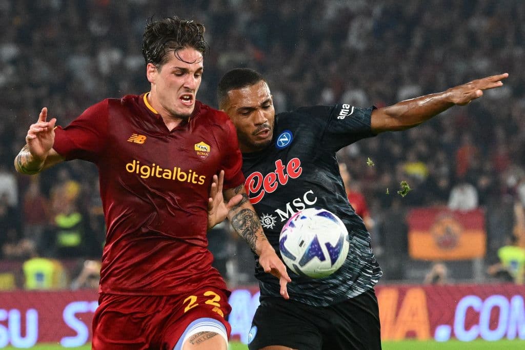 Con Hirving Lozano como titular, el Napoli logró una victoria muy importante fuera de casa por 0-1 ante la Roma, triunfo que mantiene líderes a los de Luciano Spalletti en la Serie A de Italia.