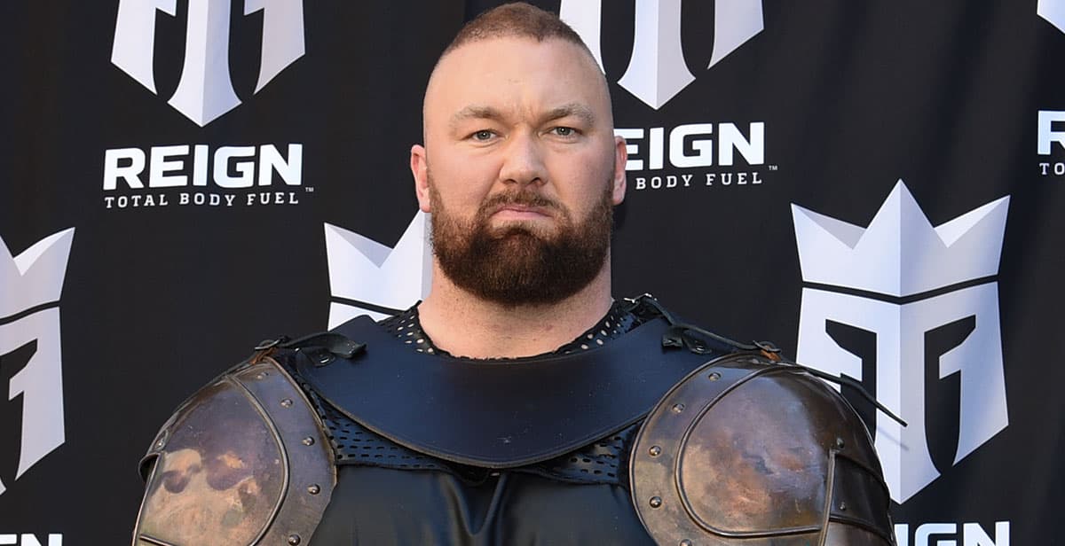 Hafthor Bjornsson, actor islandés mejor conocido como 'La montaña', por su participación en la serie televisiva 'Game of thrones', impuso un récord mundial de levantamiento de peso muerto.