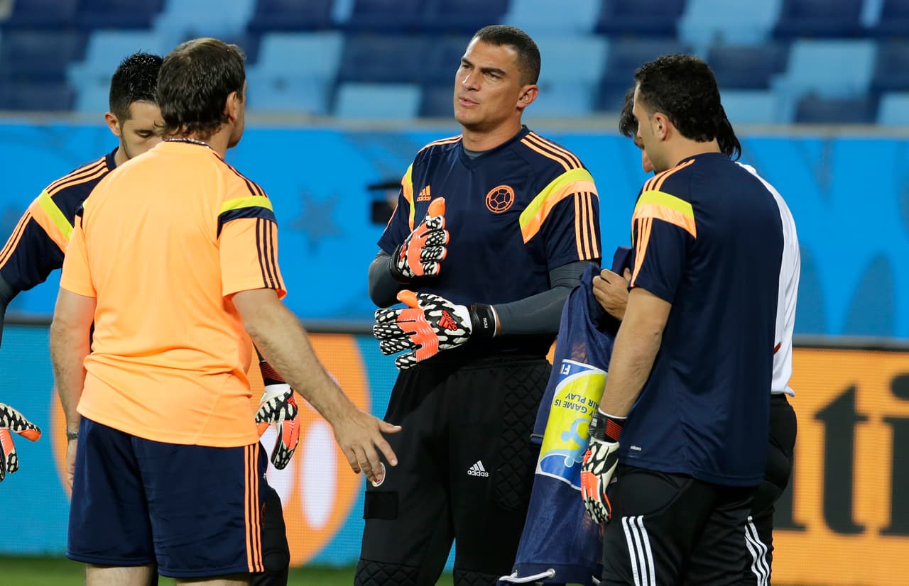 <b>3. Faryd Mondragón y la amenaza a su récord de edad: </b>el regitro del portero colombiano como jugador más longevo disputando una Copa del Mundo está casi por caerse.